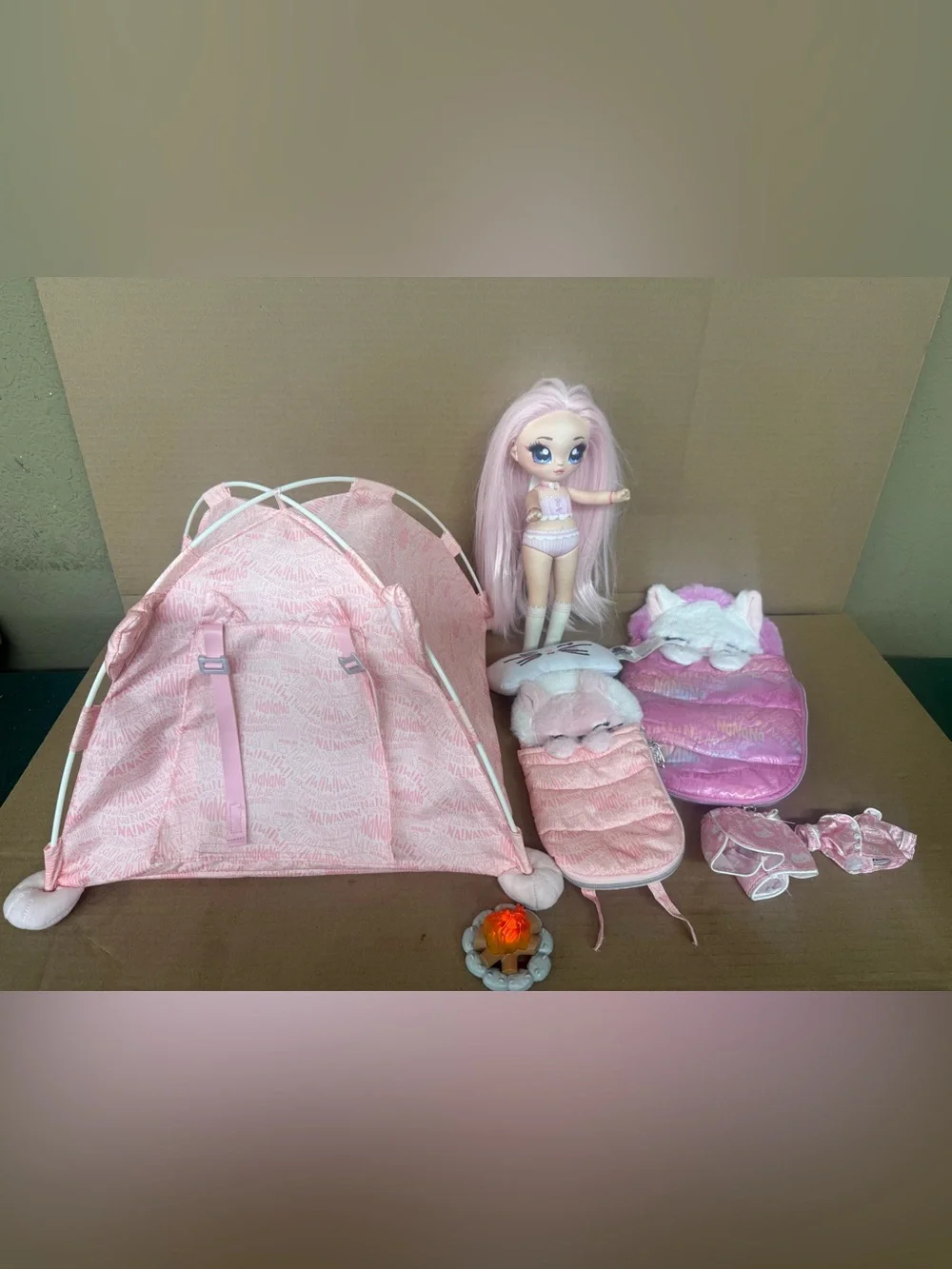 Na Na Na Surprise Doll Pink Doll Tent, Doll & Accessories